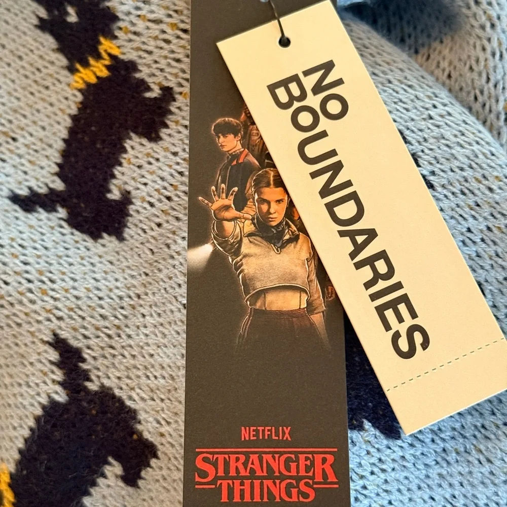Netflix Stranger Things Scottie Dog Blue Sweater Erica No Boundaries 80s Retro - Picture 8 of 11